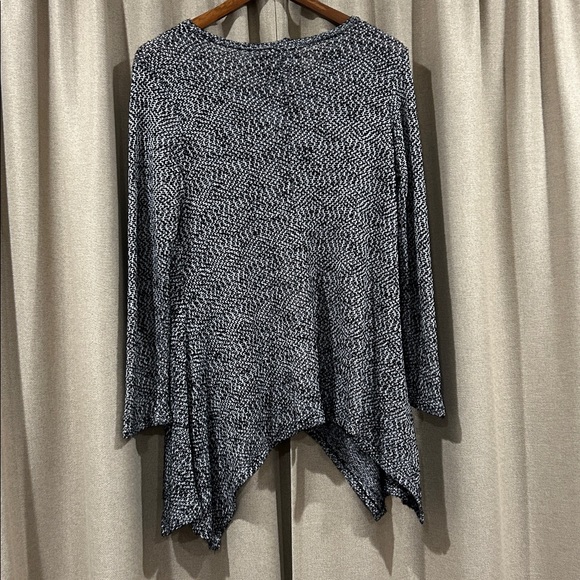 Black and White Asymmetrical Knit Top - Picture 2 of 2